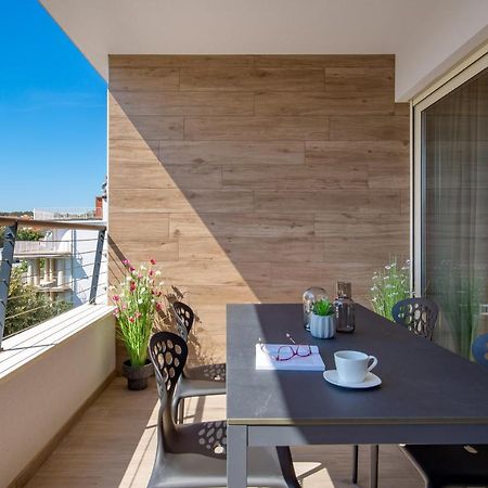 Apartment Nensi Pjescana Uvala Exterior foto