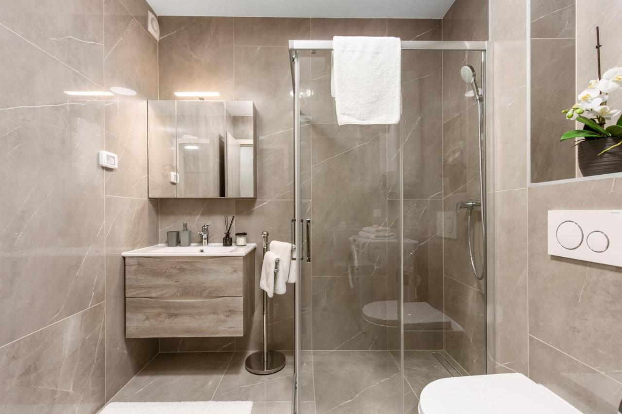 Apartment Nensi Pjescana Uvala Exterior foto