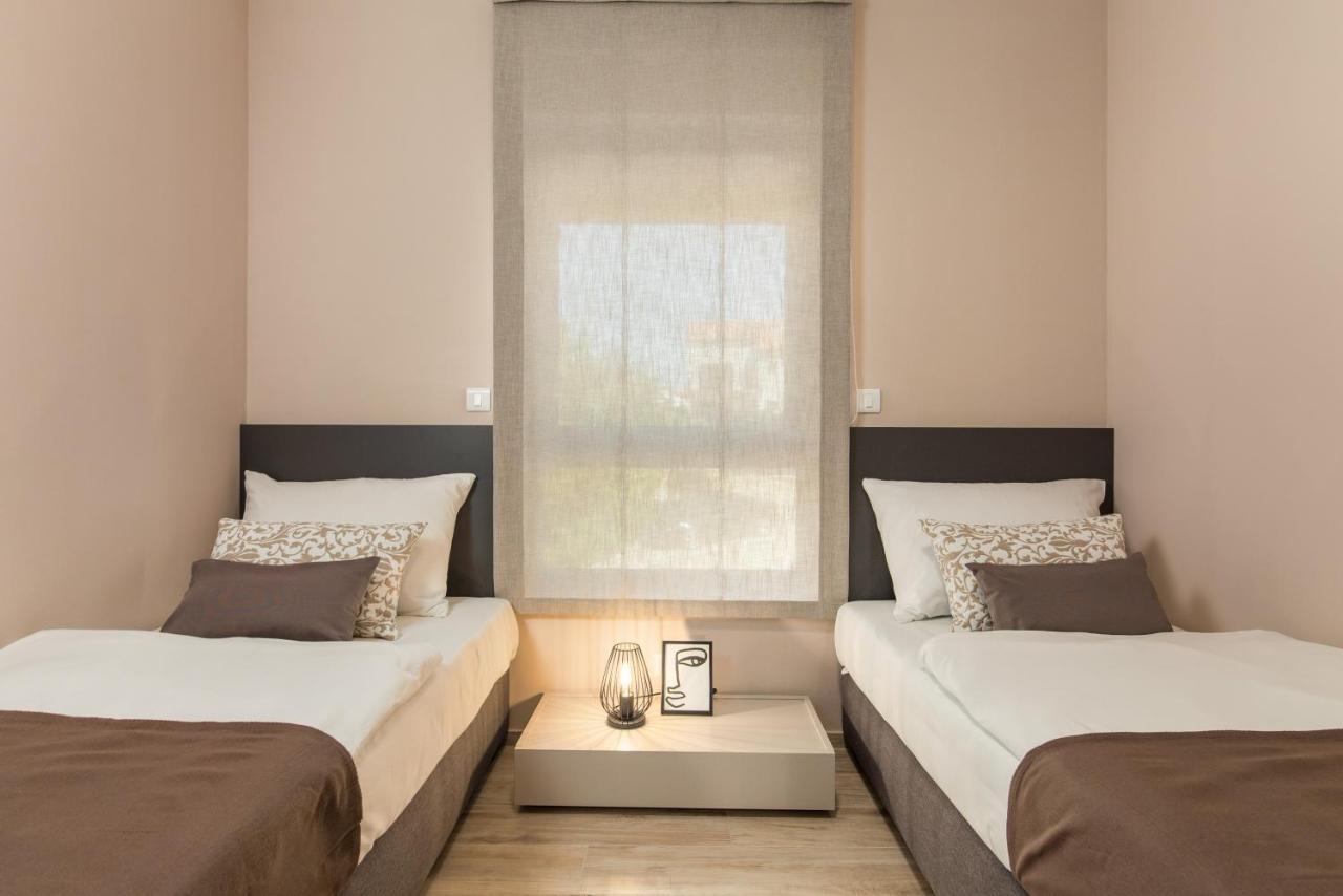 Apartment Nensi Pjescana Uvala Exterior foto