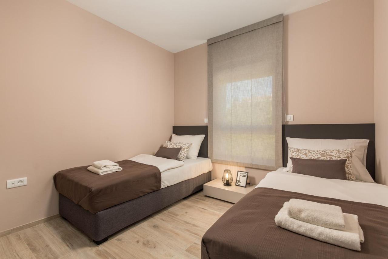 Apartment Nensi Pjescana Uvala Exterior foto