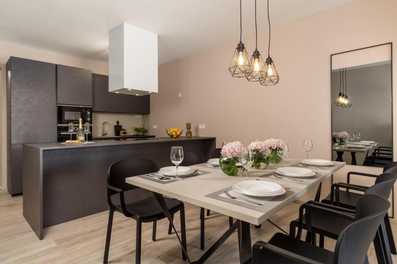 Apartment Nensi Pjescana Uvala Exterior foto