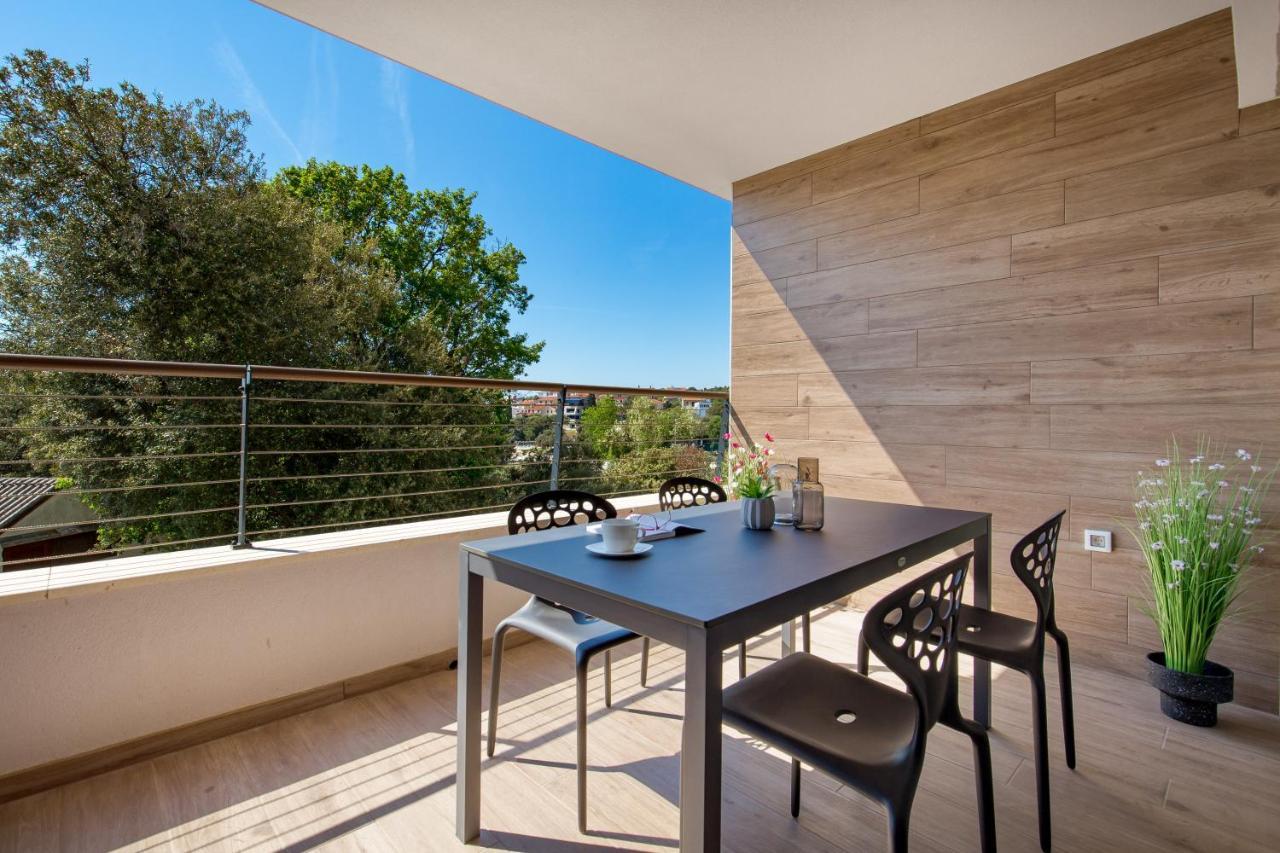 Apartment Nensi Pjescana Uvala Exterior foto