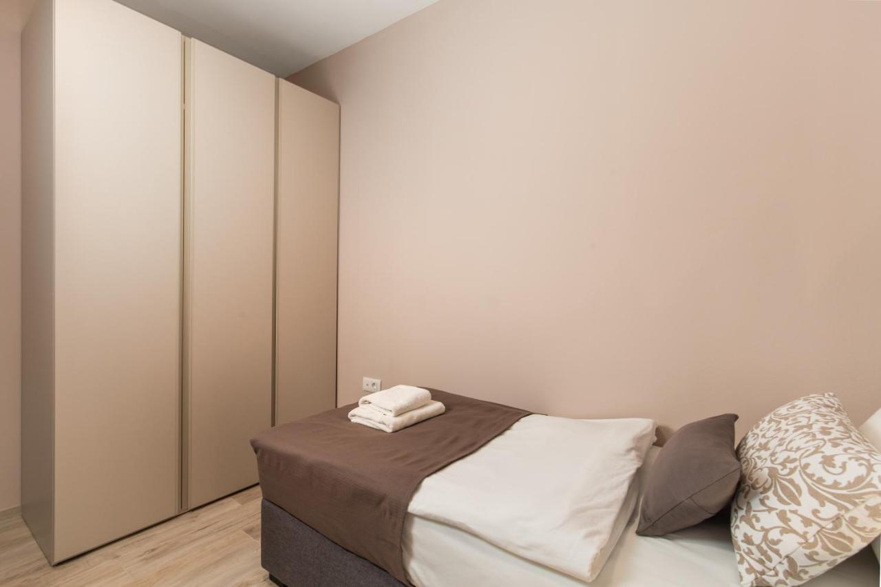 Apartment Nensi Pjescana Uvala Exterior foto