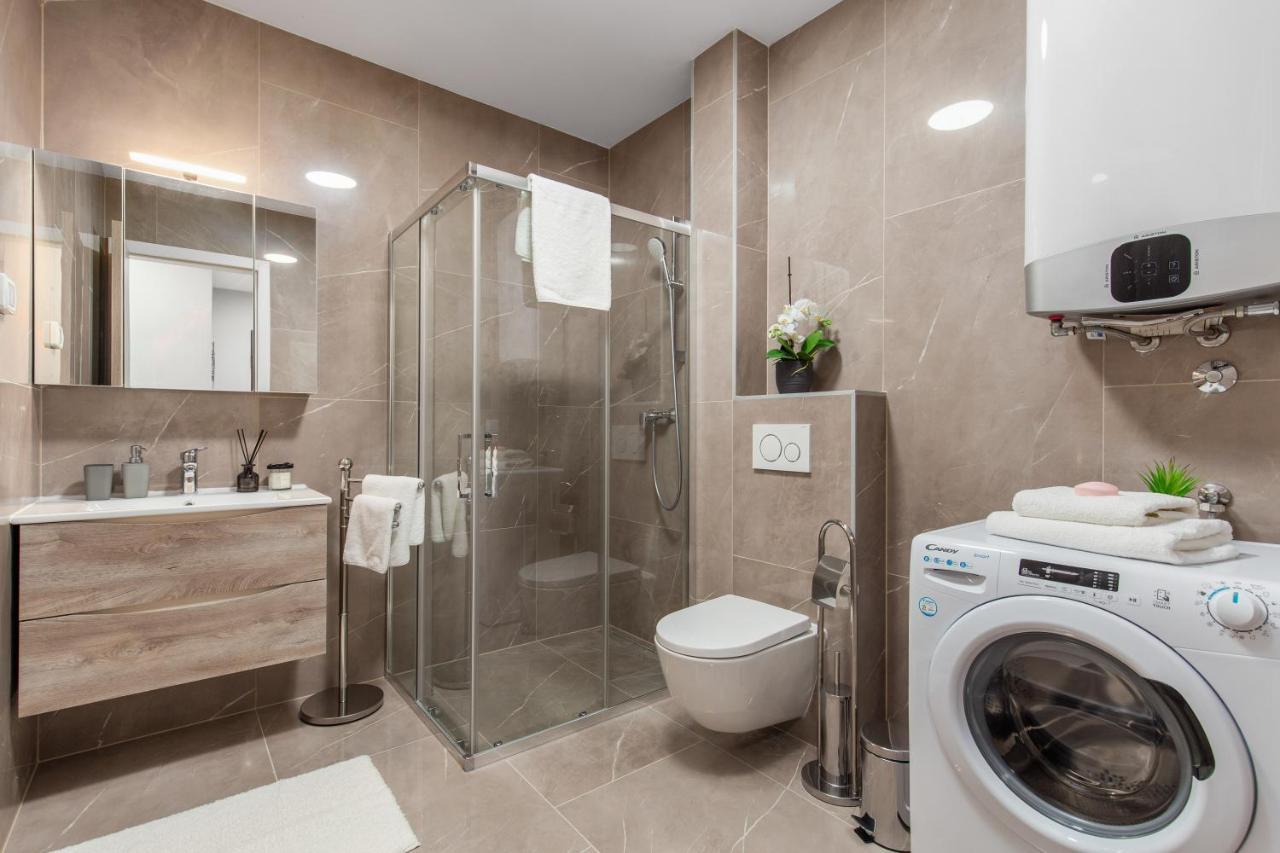 Apartment Nensi Pjescana Uvala Exterior foto
