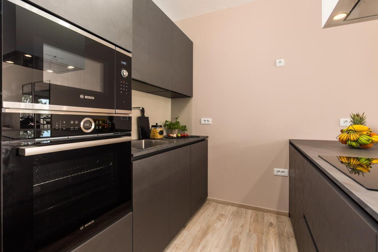 Apartment Nensi Pjescana Uvala Exterior foto