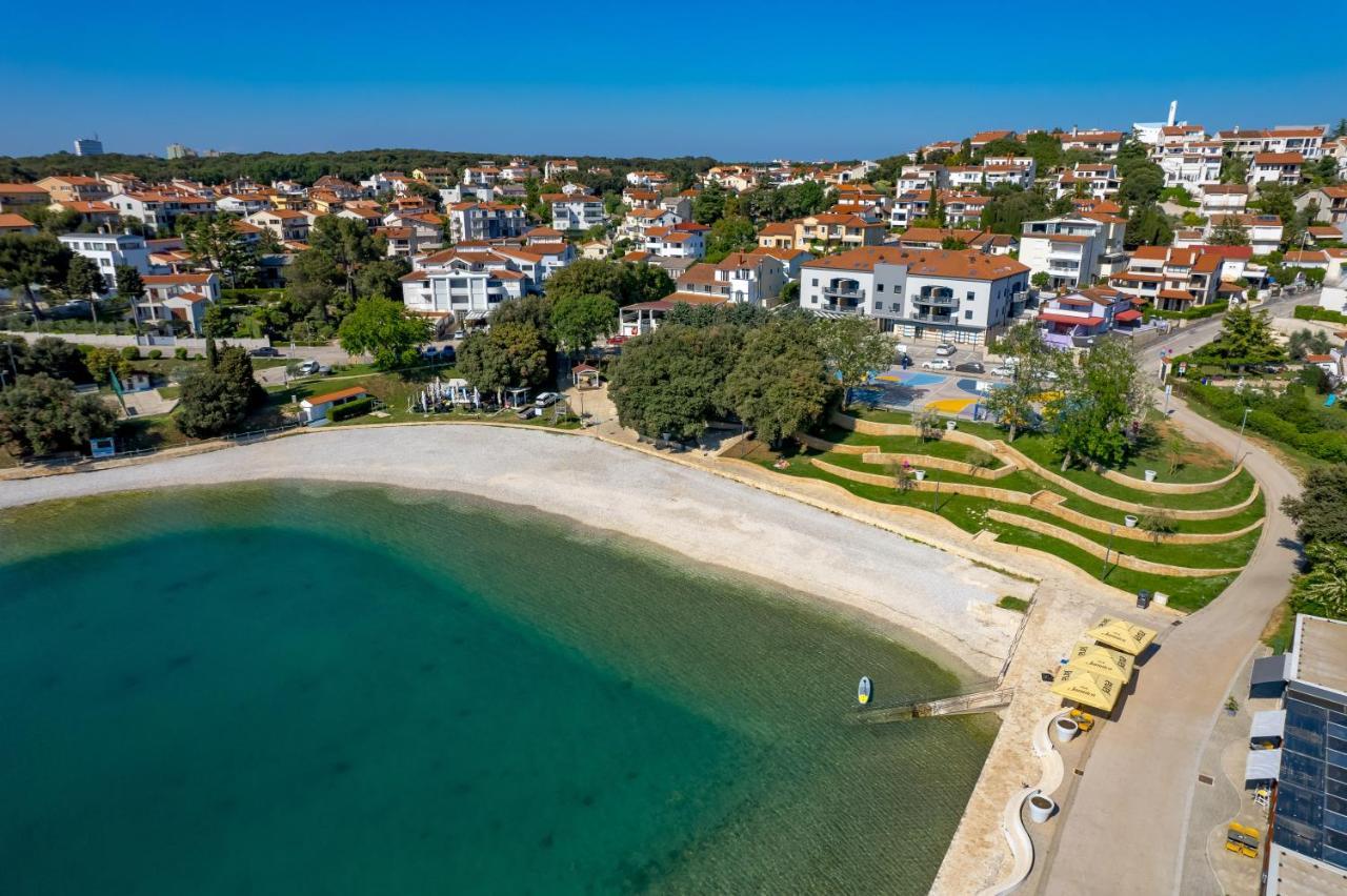 Apartment Nensi Pjescana Uvala Exterior foto