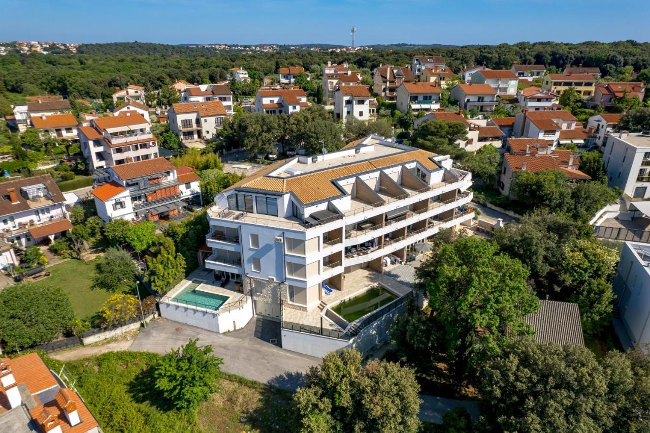 Apartment Nensi Pjescana Uvala Exterior foto