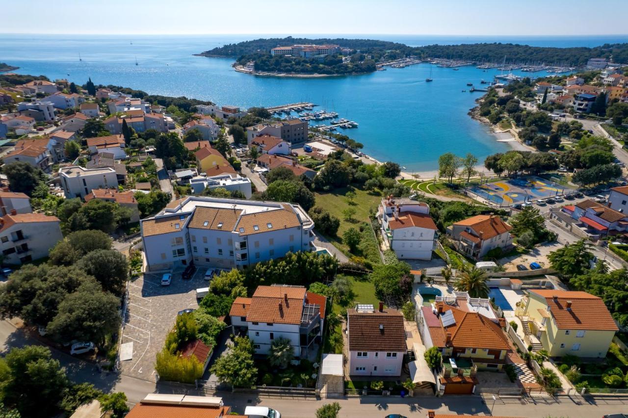 Apartment Nensi Pjescana Uvala Exterior foto