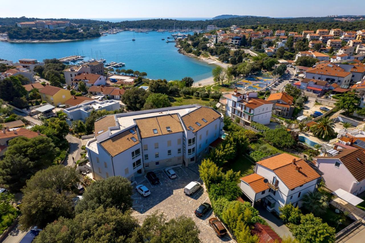 Apartment Nensi Pjescana Uvala Exterior foto